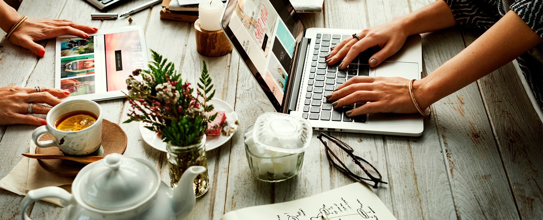 Blog_Post_Women_Working_Tablet_Laptop_1900x770px